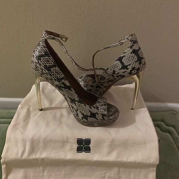 BCBG MaxAzaria snake print stilettos - Picture 2 of 8